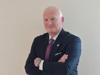 Stephen C McKenna
